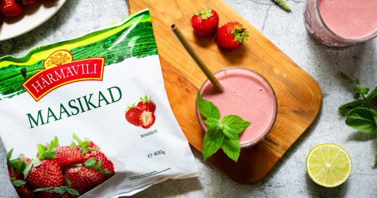Kiudainerikas maasika-kookosesmuuti